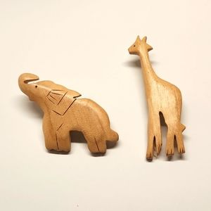 Wooden Lapel Pin Elephant & Giraffe